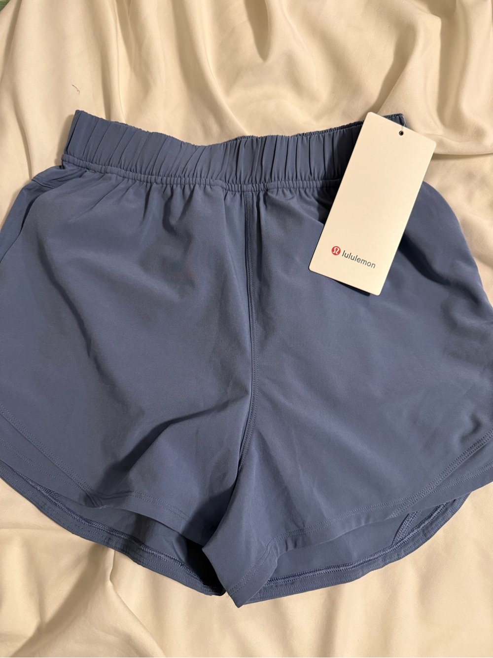 BRAND NEW Lululemon Lightweight Pull-On SHR shorts